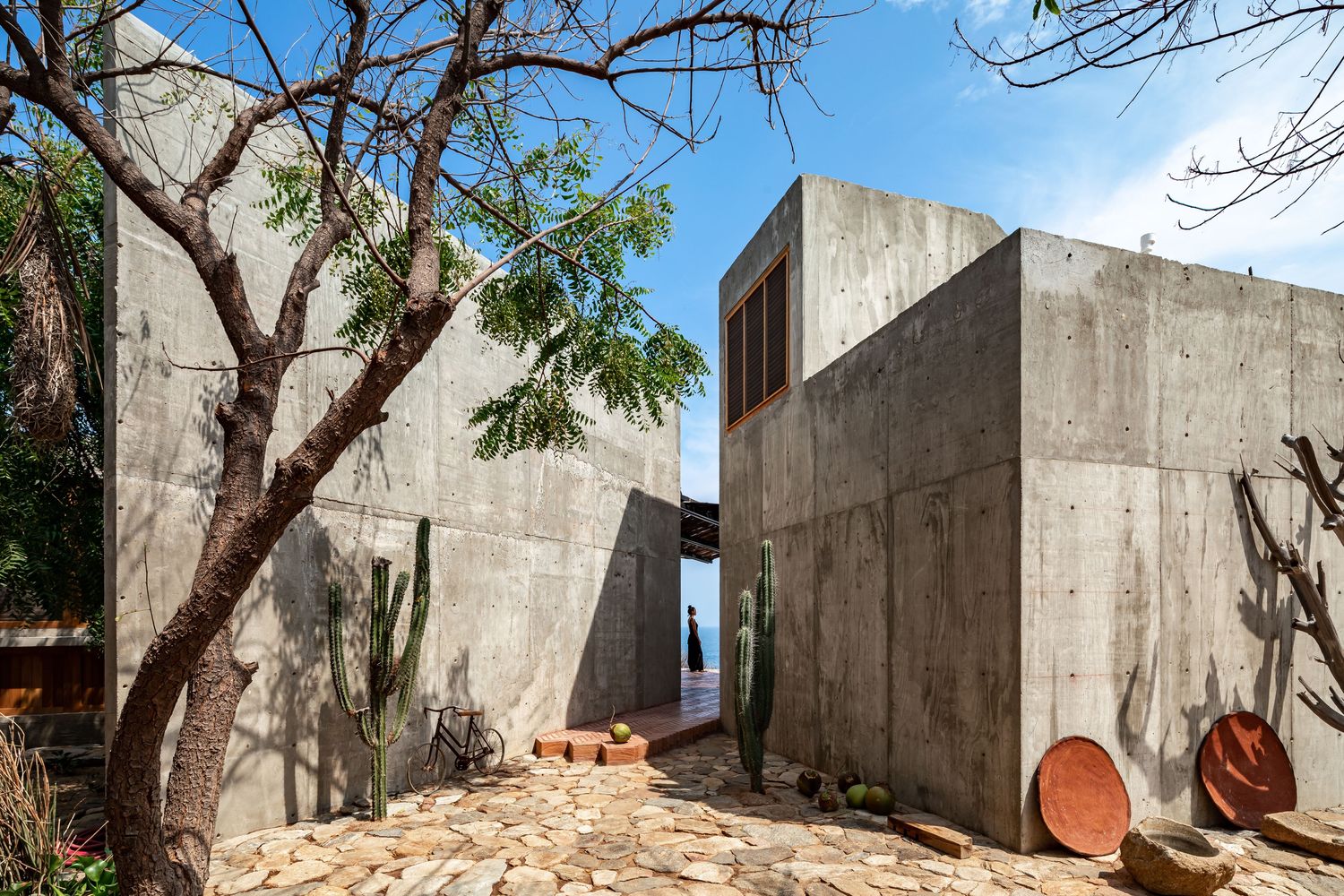 Brutalist Home in Playa Zapotengo