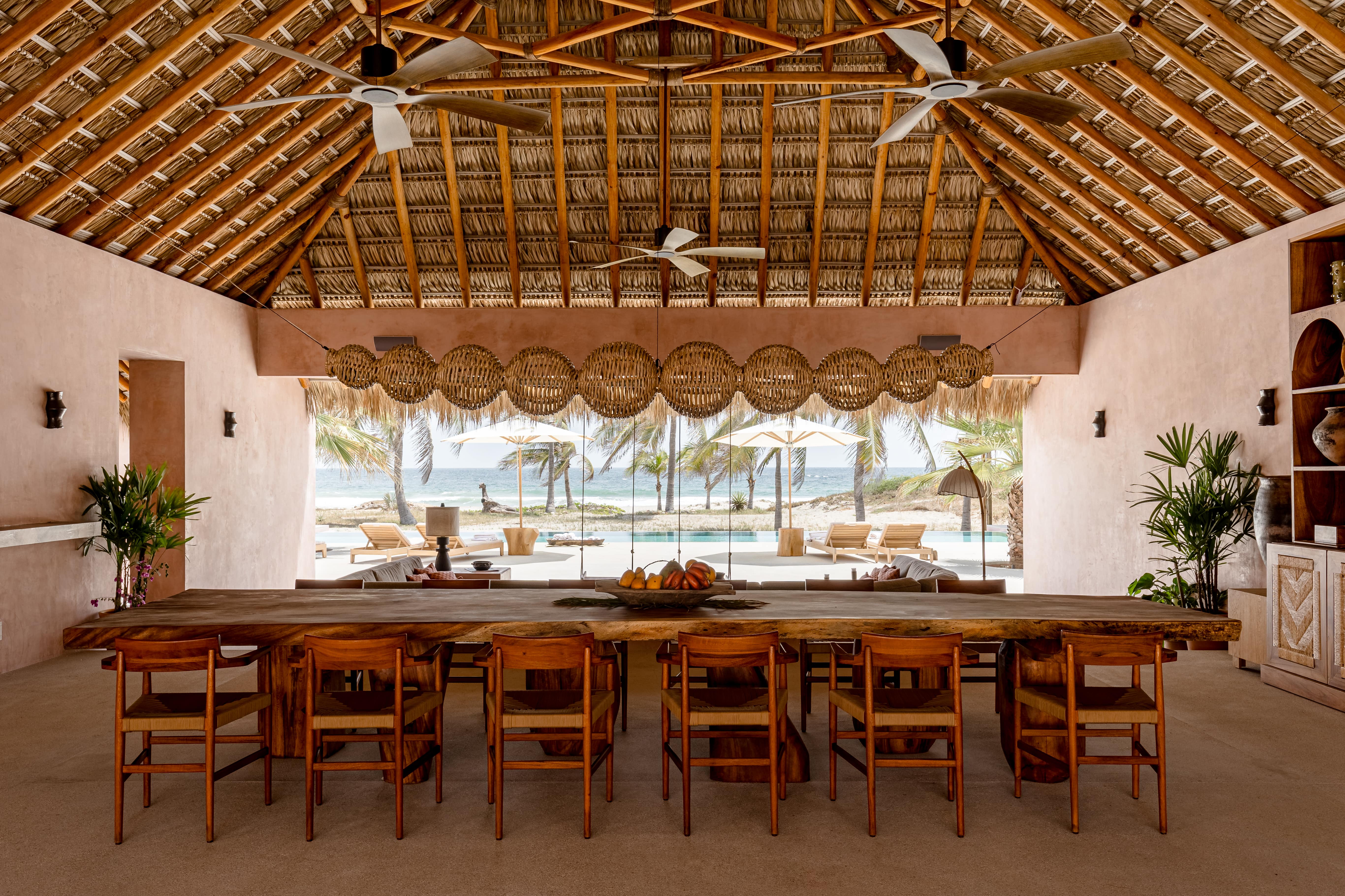 Beachfront Villa in Los Naranjos